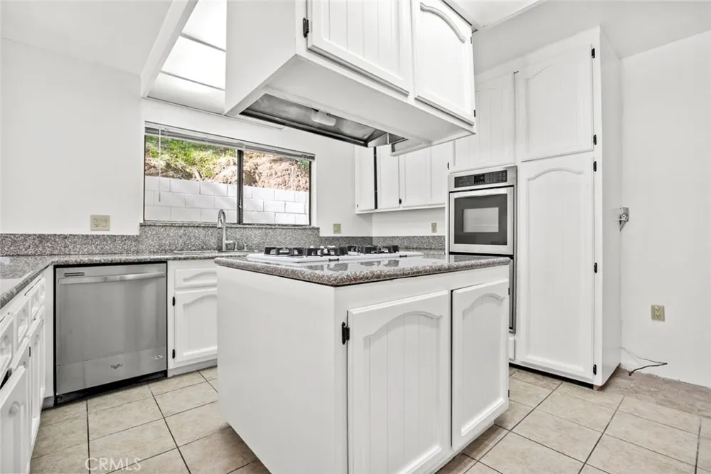 1321 Greenbriar Road Glendale, CA 91207