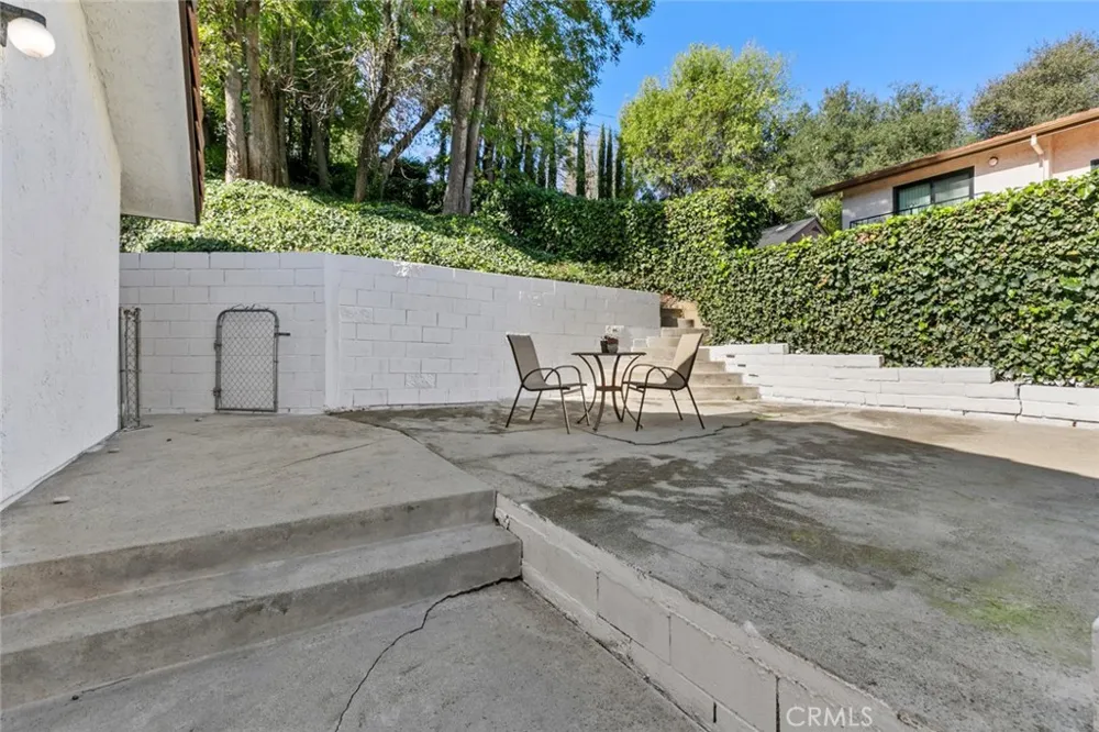 1321 Greenbriar Road Glendale, CA 91207