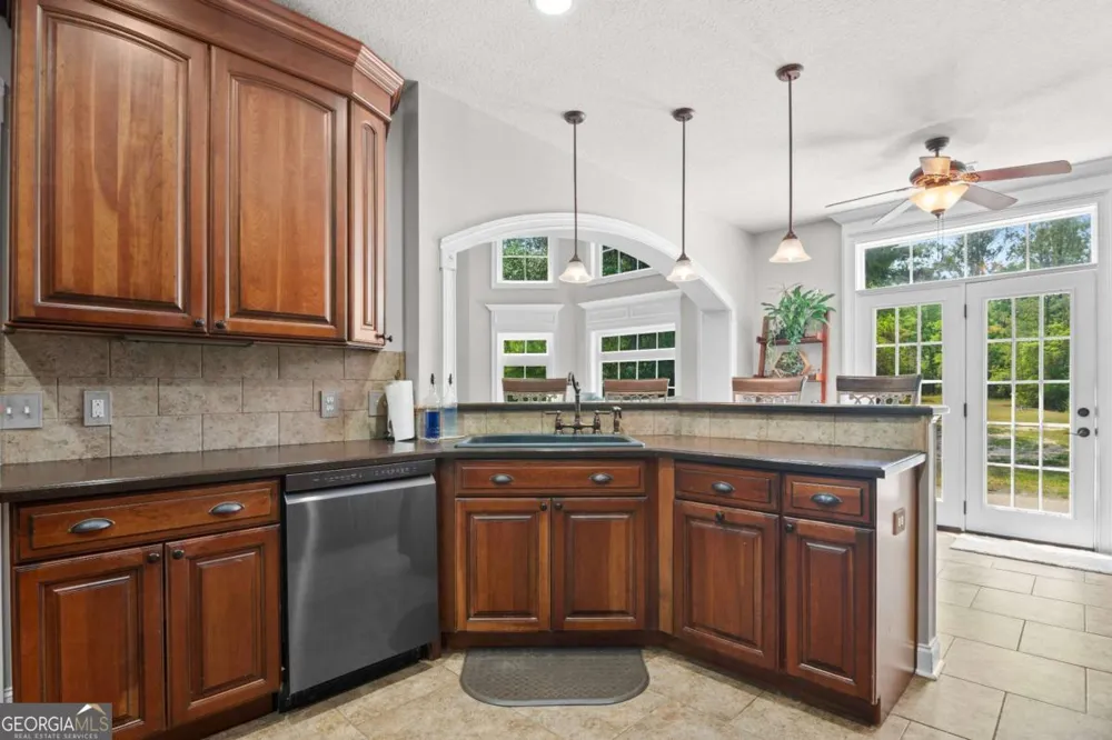 1198 Fiddlers CV NE Townsend, GA 31331
