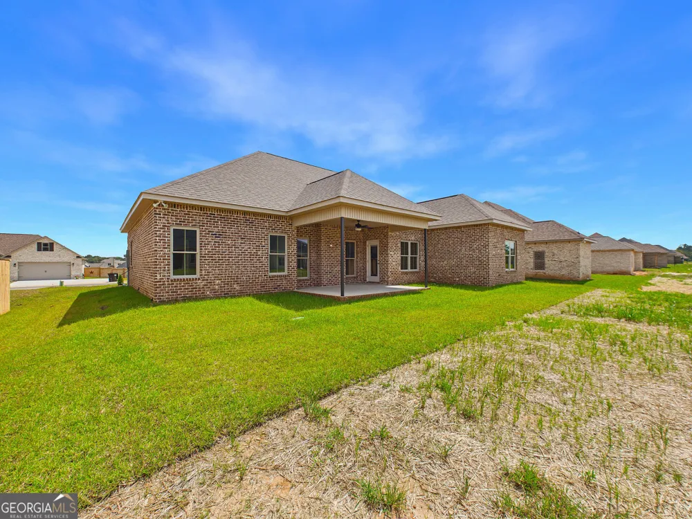 132 Blue Mist LN Kathleen, GA 31047