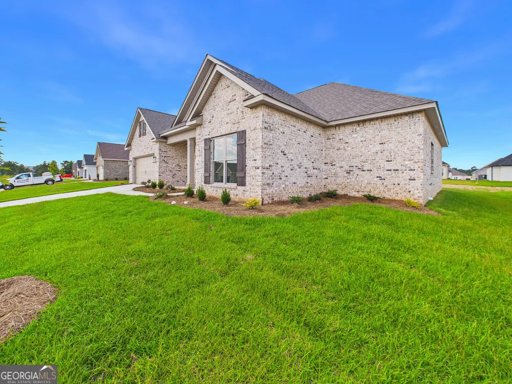 142 Blue Mist LN Kathleen, GA 31047