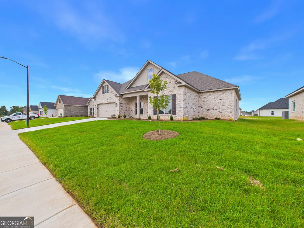 142 Blue Mist LN Kathleen, GA 31047