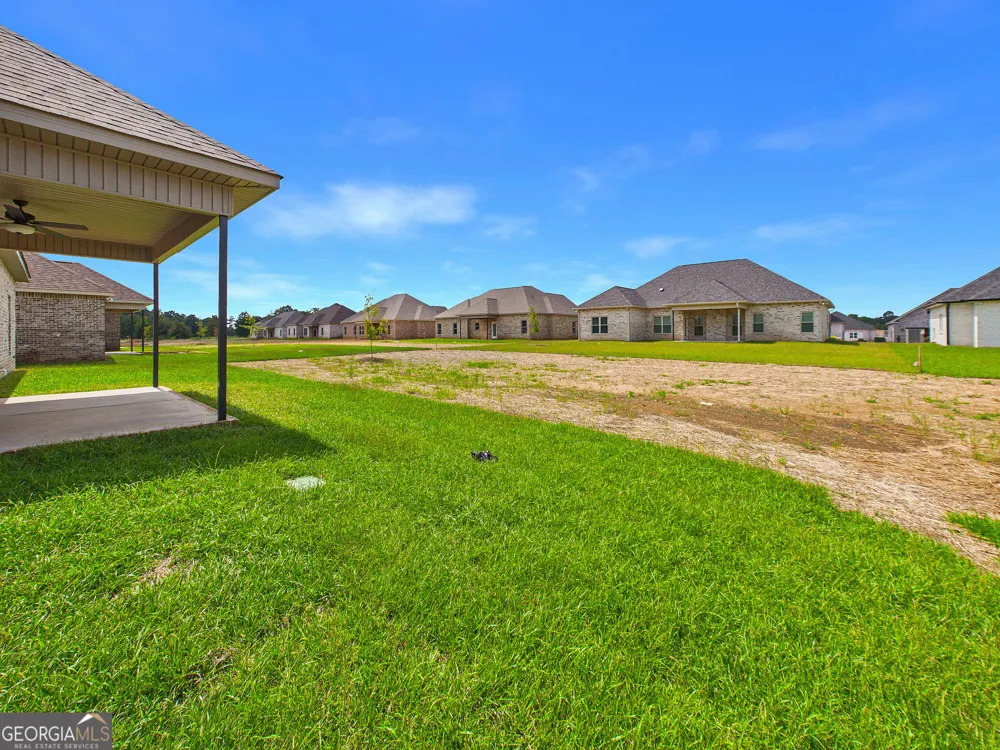 142 Blue Mist LN Kathleen, GA 31047
