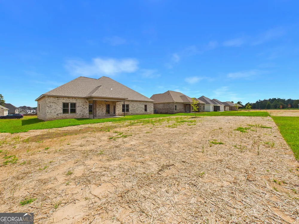 142 Blue Mist LN Kathleen, GA 31047