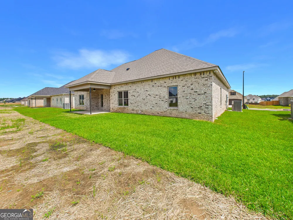 142 Blue Mist LN Kathleen, GA 31047