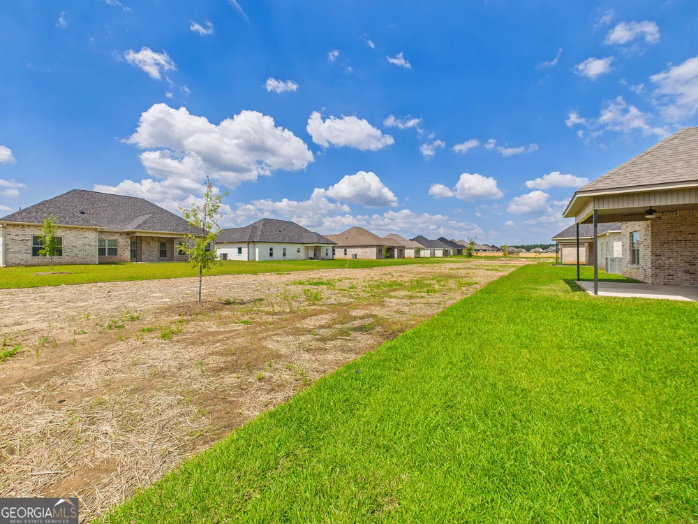 142 Blue Mist LN Kathleen, GA 31047