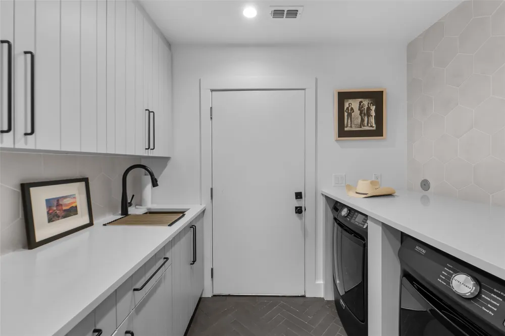 8300 Hathaway Drive Austin, TX 78757