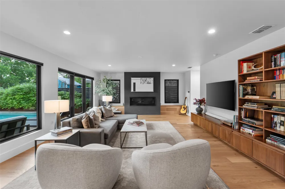 8300 Hathaway Drive Austin, TX 78757