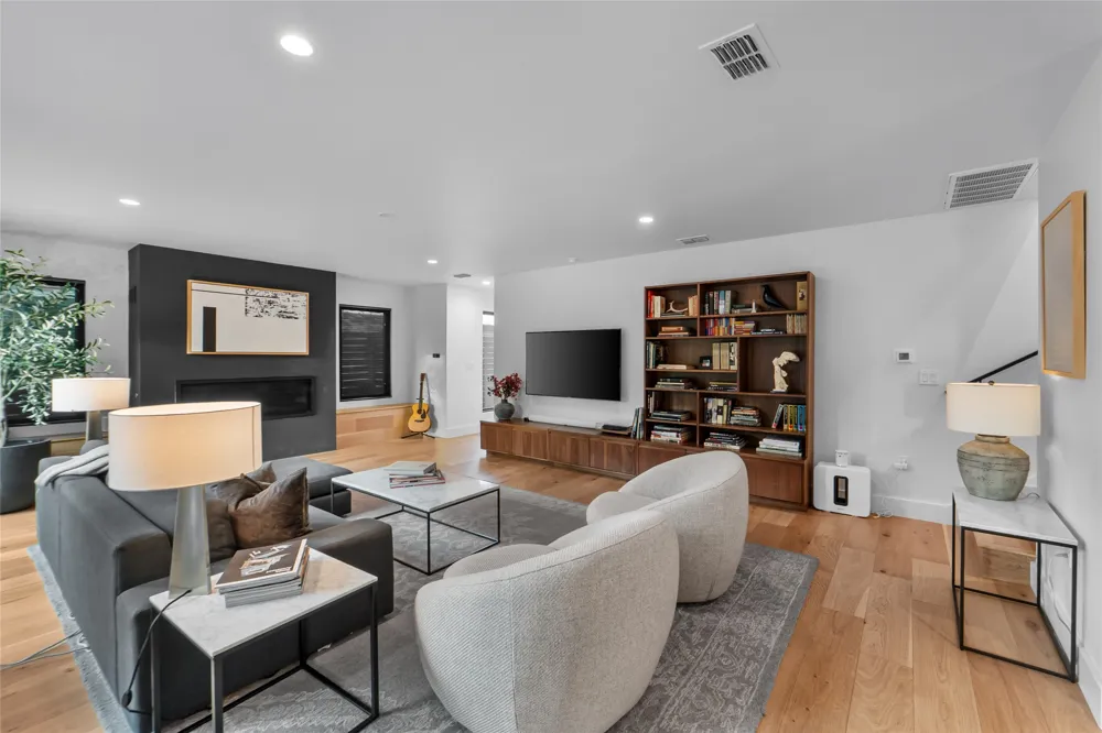 8300 Hathaway Drive Austin, TX 78757