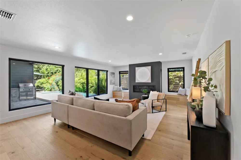 8300 Hathaway Drive Austin, TX 78757