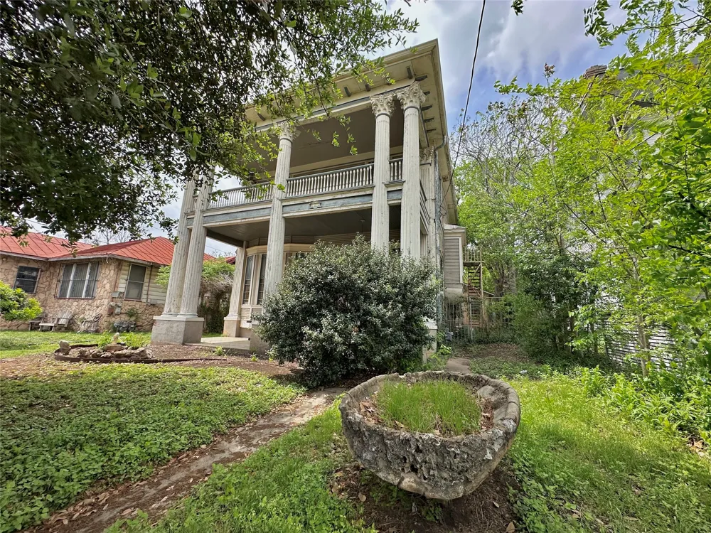 727 Pine Street San Antonio, TX 78202