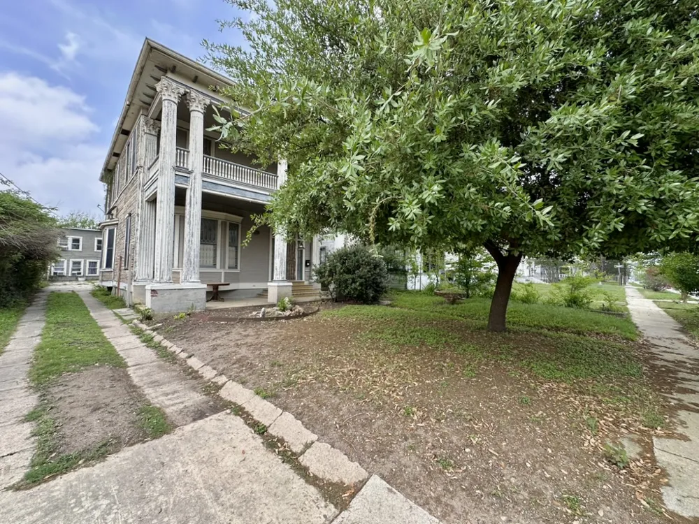 727 Pine Street San Antonio, TX 78202