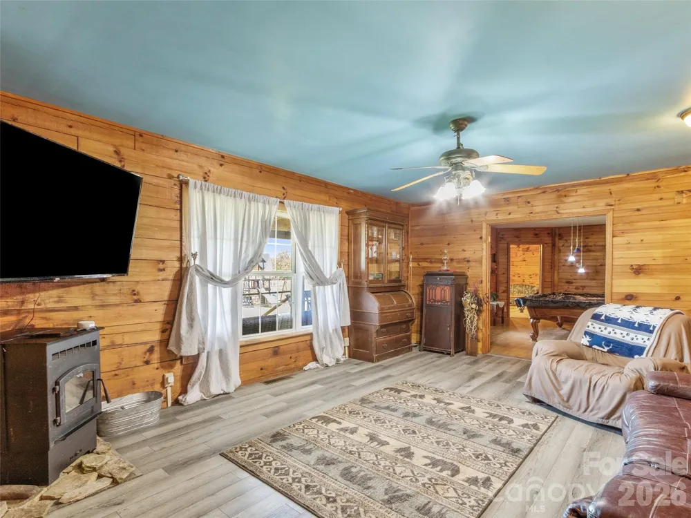 120 Lillie Lane Marshall, NC 28753