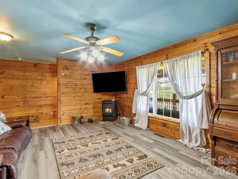 120 Lillie Lane Marshall, NC 28753