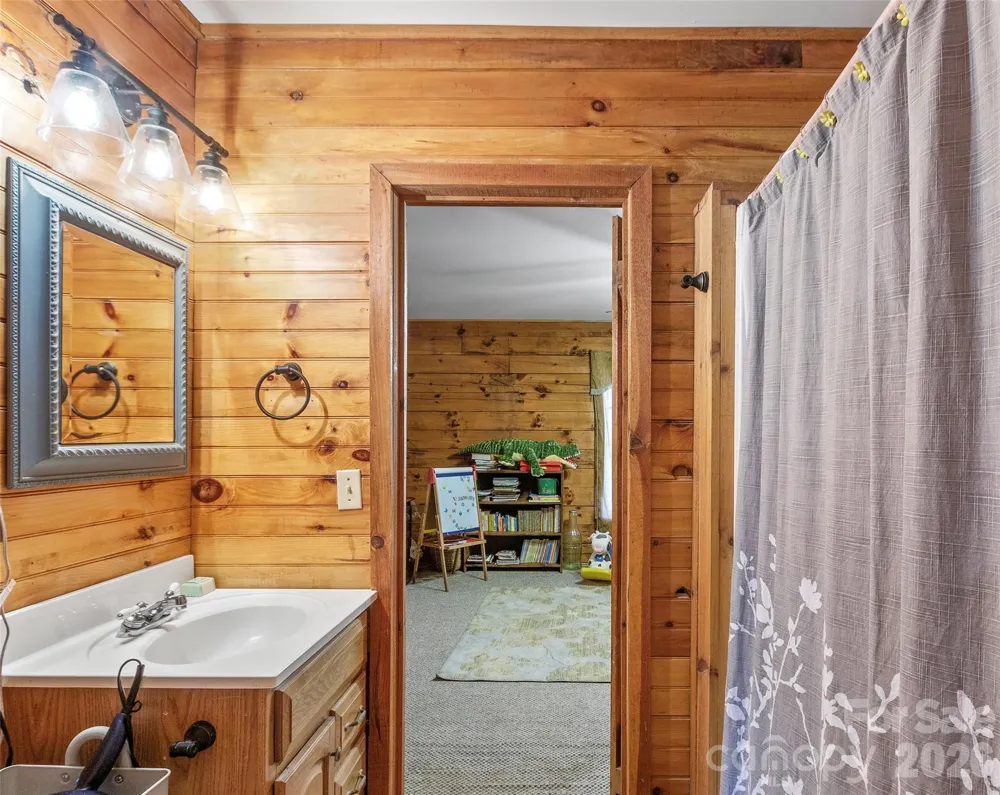 120 Lillie Lane Marshall, NC 28753