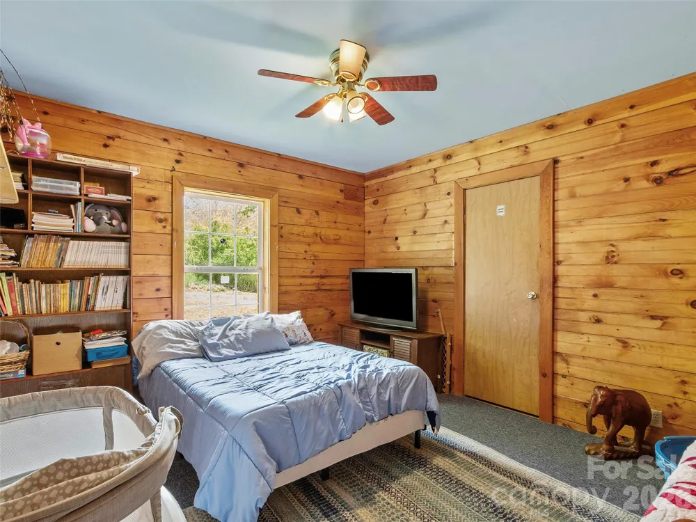 120 Lillie Lane Marshall, NC 28753