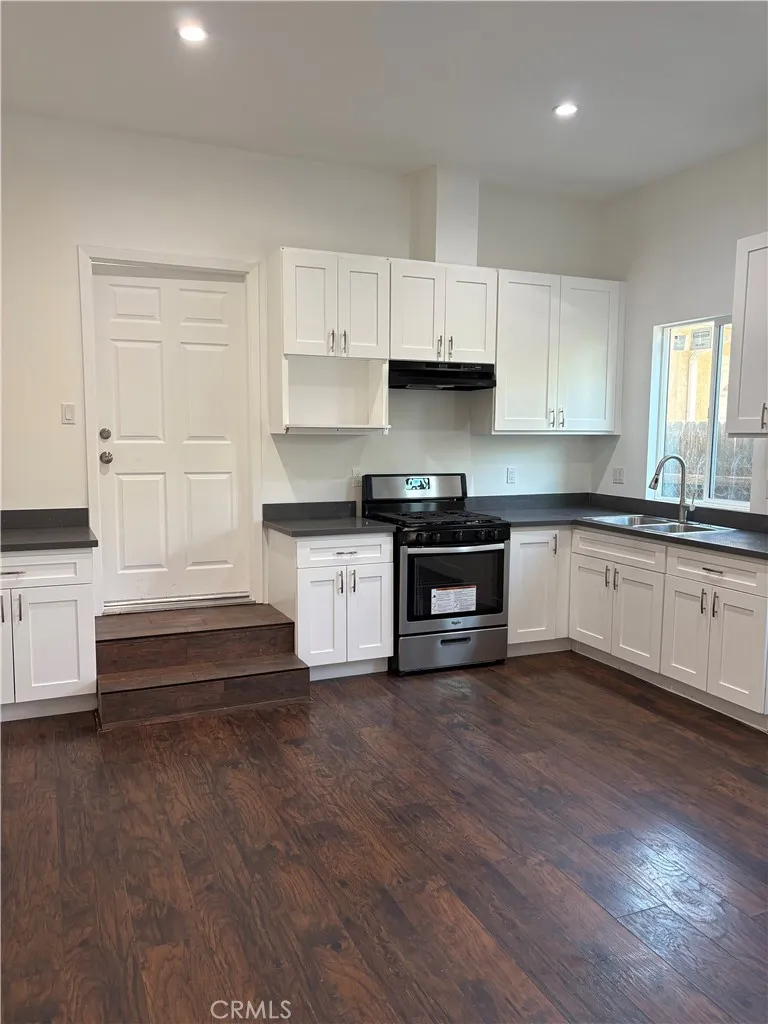 10359 Telfair Pacoima, CA 91331