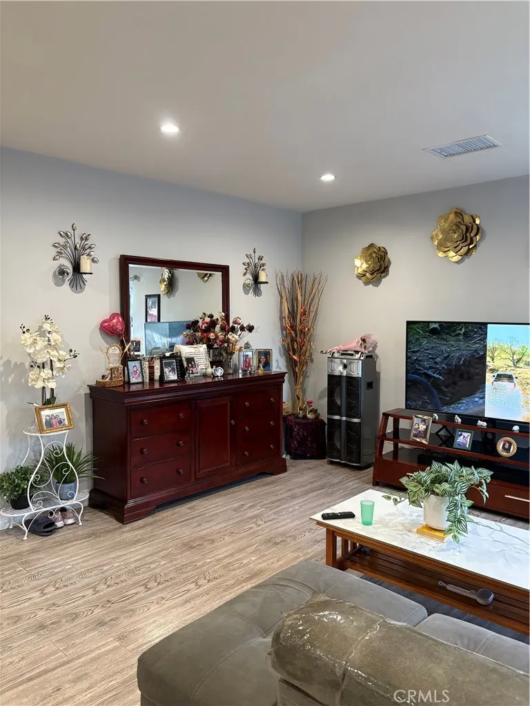 10359 Telfair Pacoima, CA 91331