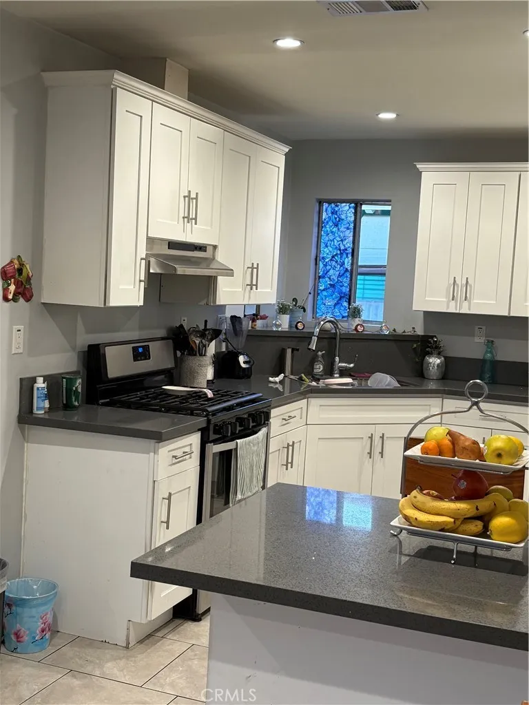 10359 Telfair Pacoima, CA 91331