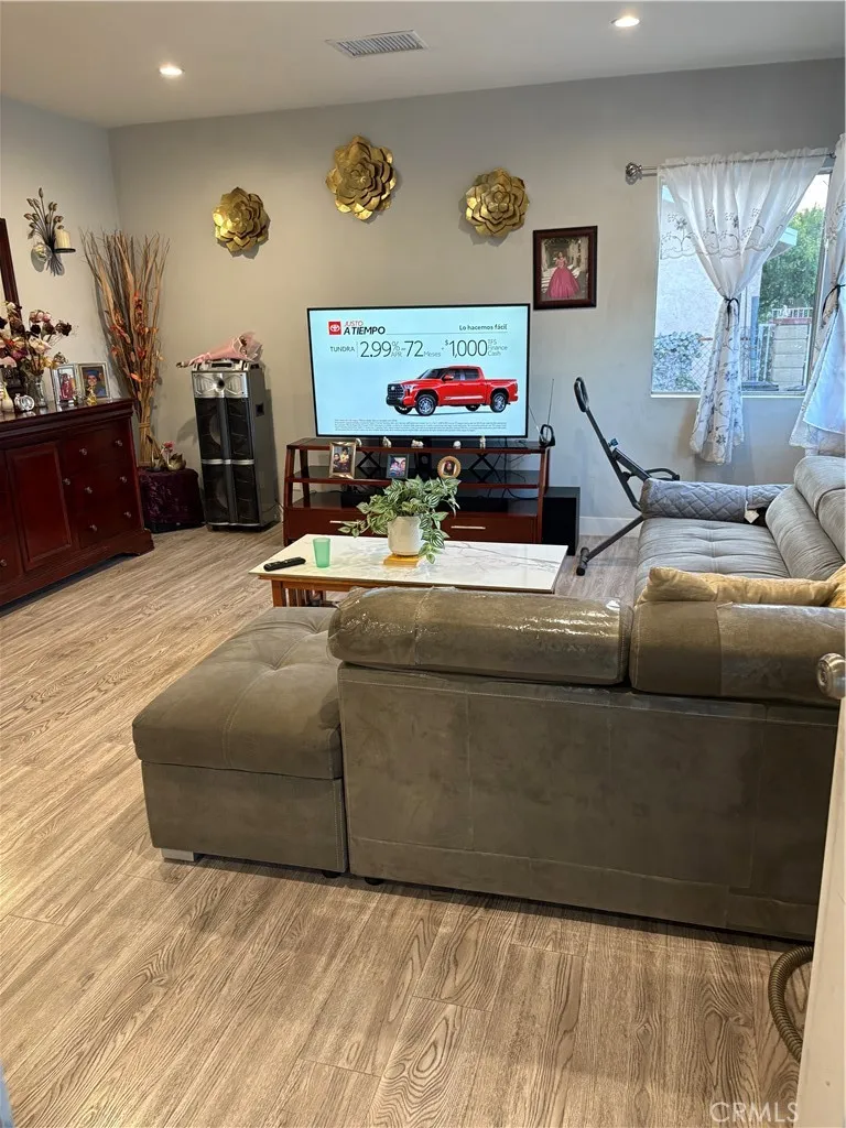 10359 Telfair Pacoima, CA 91331