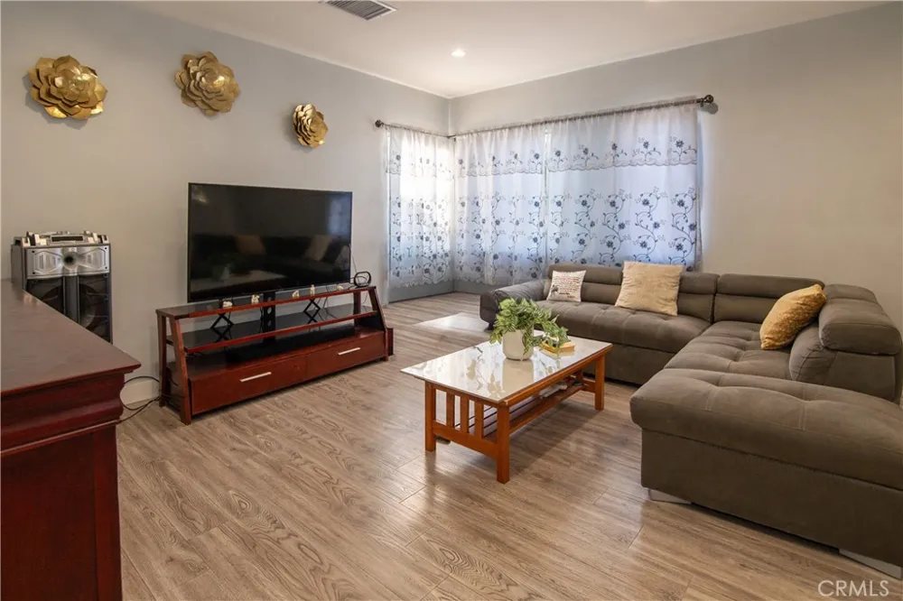 10359 Telfair Pacoima, CA 91331