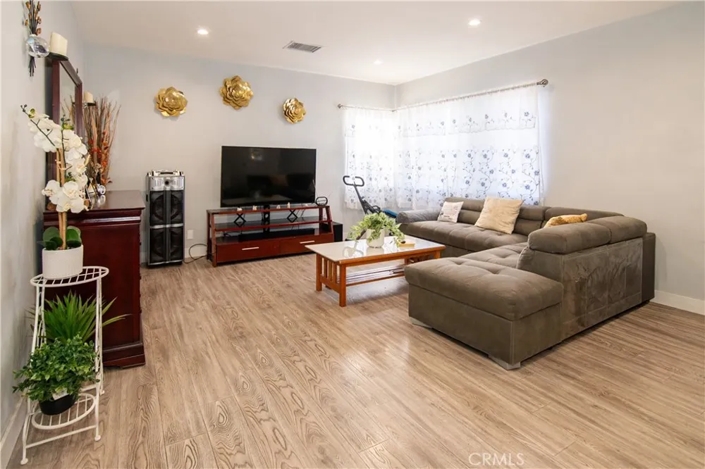 10359 Telfair Pacoima, CA 91331