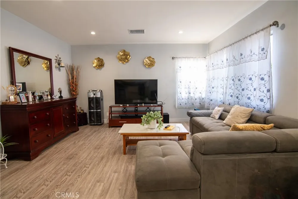 10359 Telfair Pacoima, CA 91331