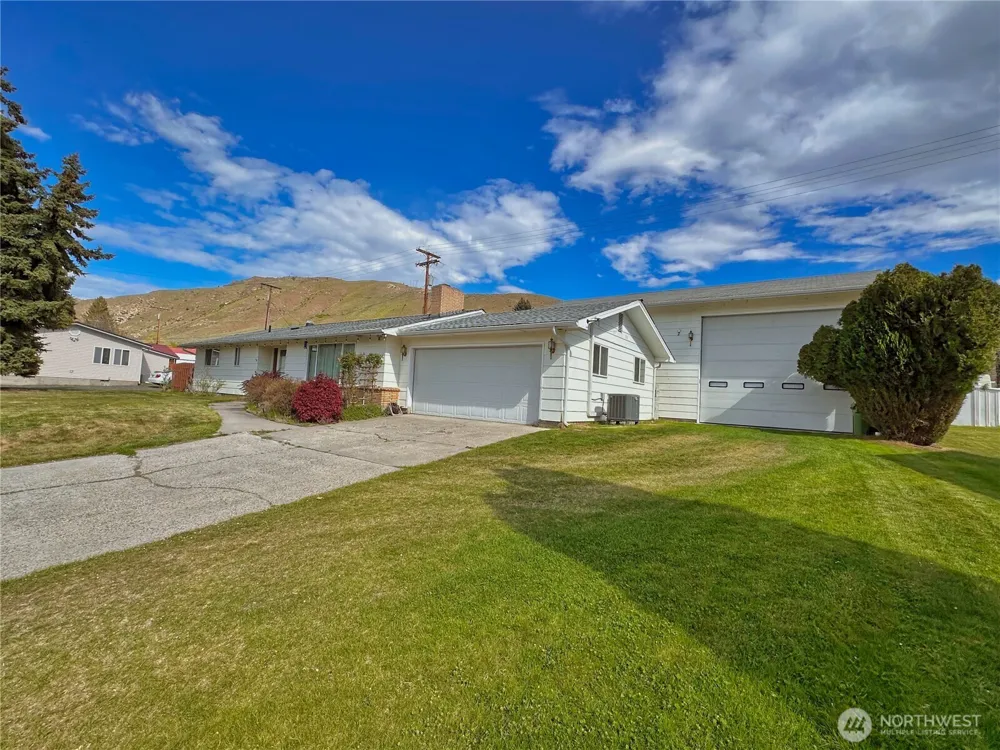 1113 River Drive Coulee Dam, WA 99116