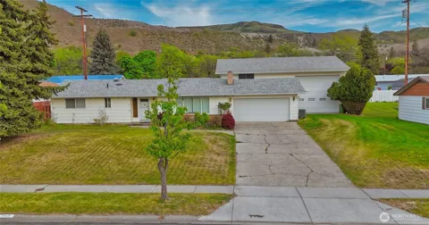 1113 River Drive