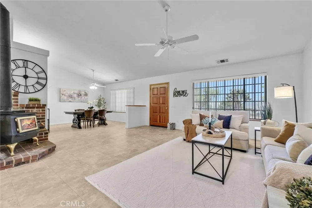 7854 Oak hills Rd Oak Hills, CA 92344
