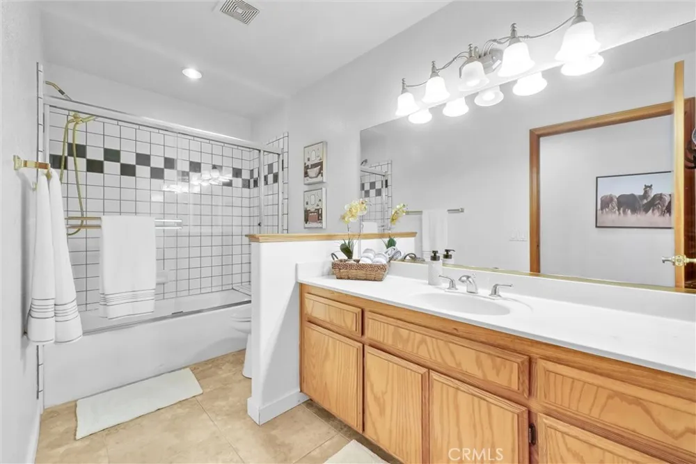 7854 Oak hills Rd Oak Hills, CA 92344