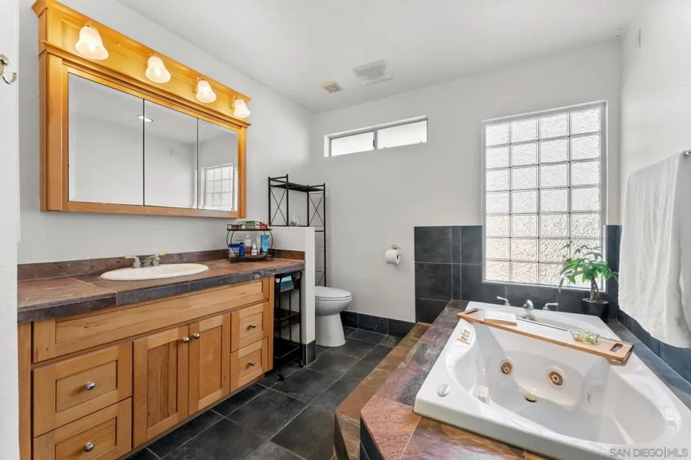 10253 Paseo Park Lakeside, CA 92040