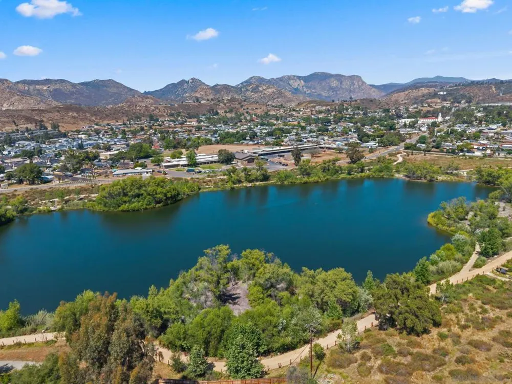 10253 Paseo Park Lakeside, CA 92040