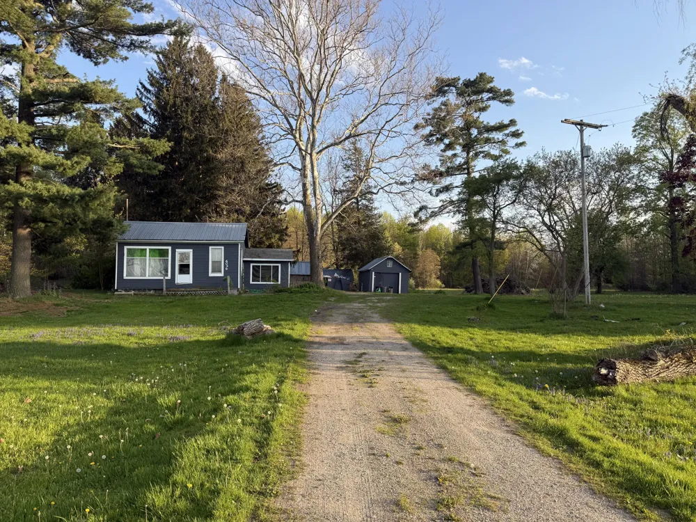 6034 136th Avenue Saugatuck, MI 49453