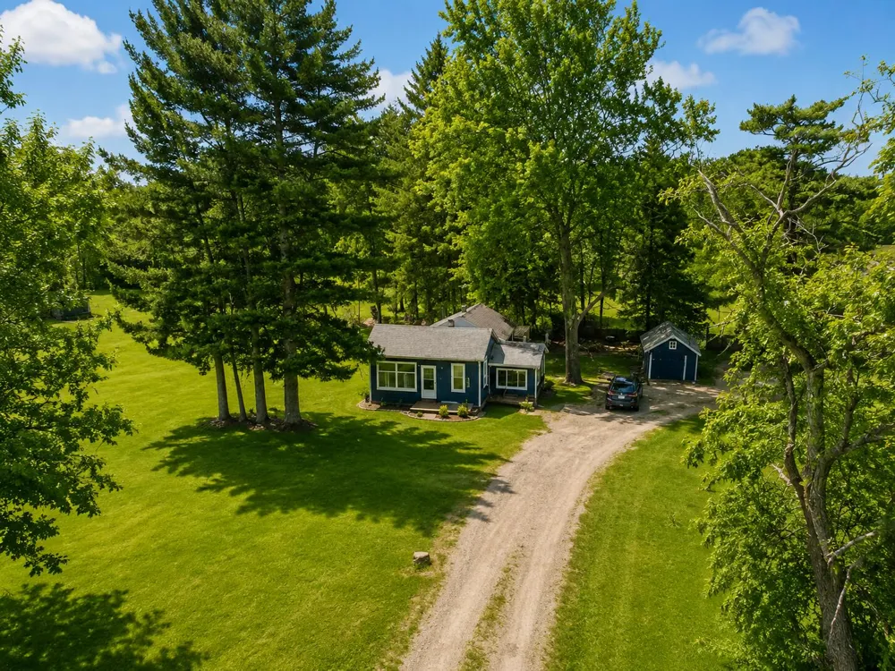 6034 136th Avenue Saugatuck, MI 49453
