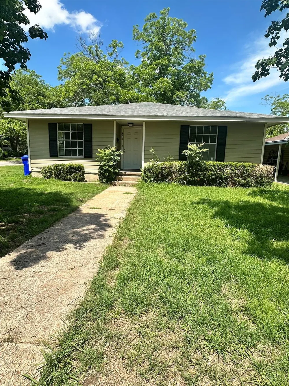 401 Walnut Yoakum, TX 77995