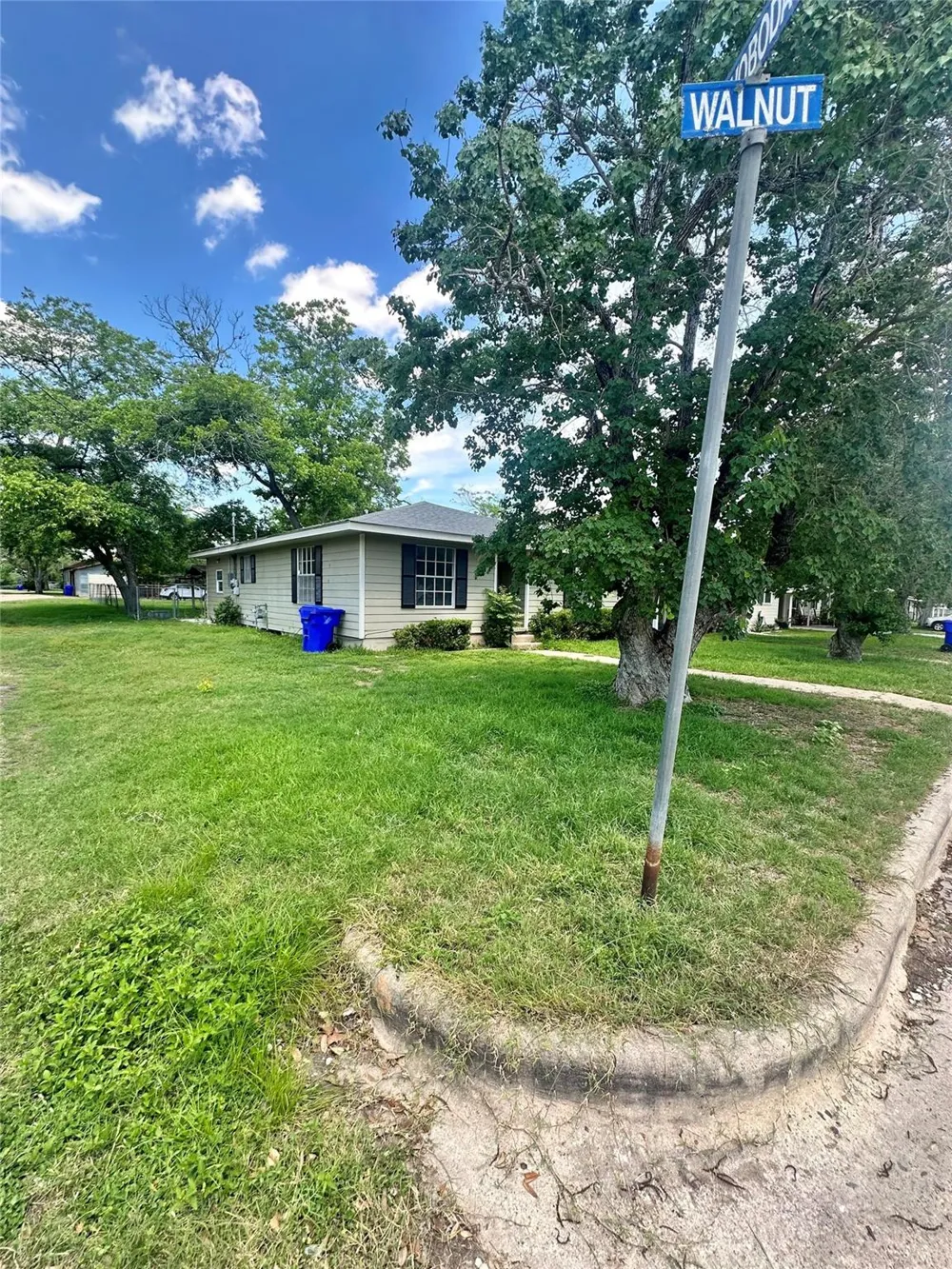 401 Walnut Yoakum, TX 77995