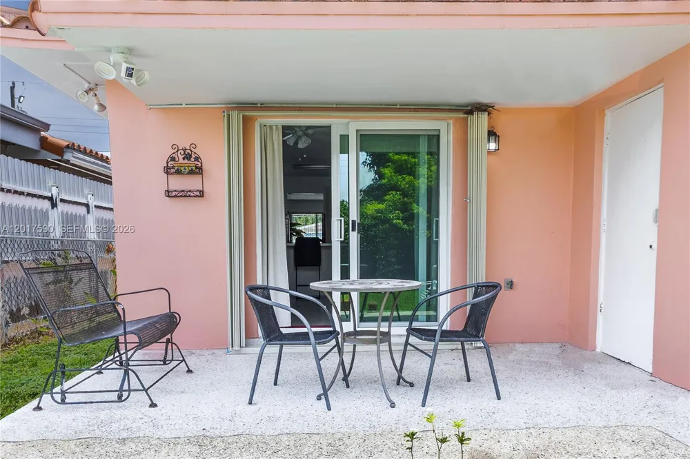 10 NW 60th Ct Miami, FL 33126