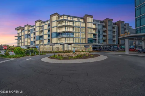 15 Morris Avenue #202