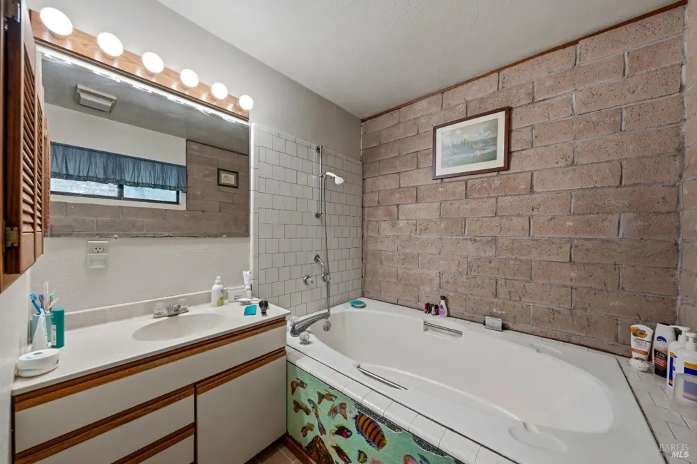 5290 Lake Boulevard Lower Lake, CA 95457