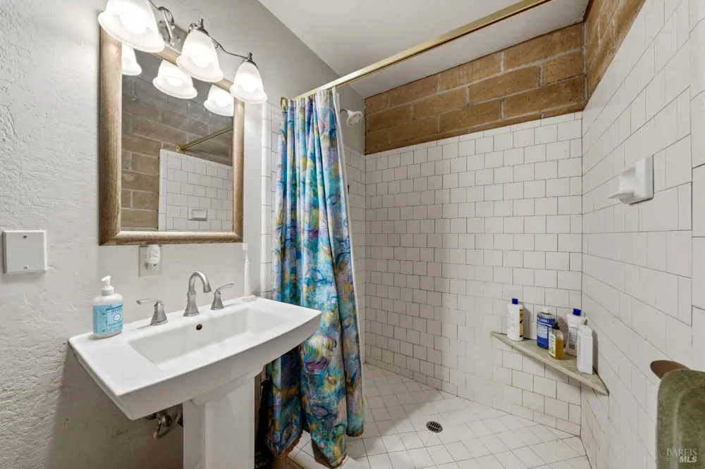 5290 Lake Boulevard Lower Lake, CA 95457