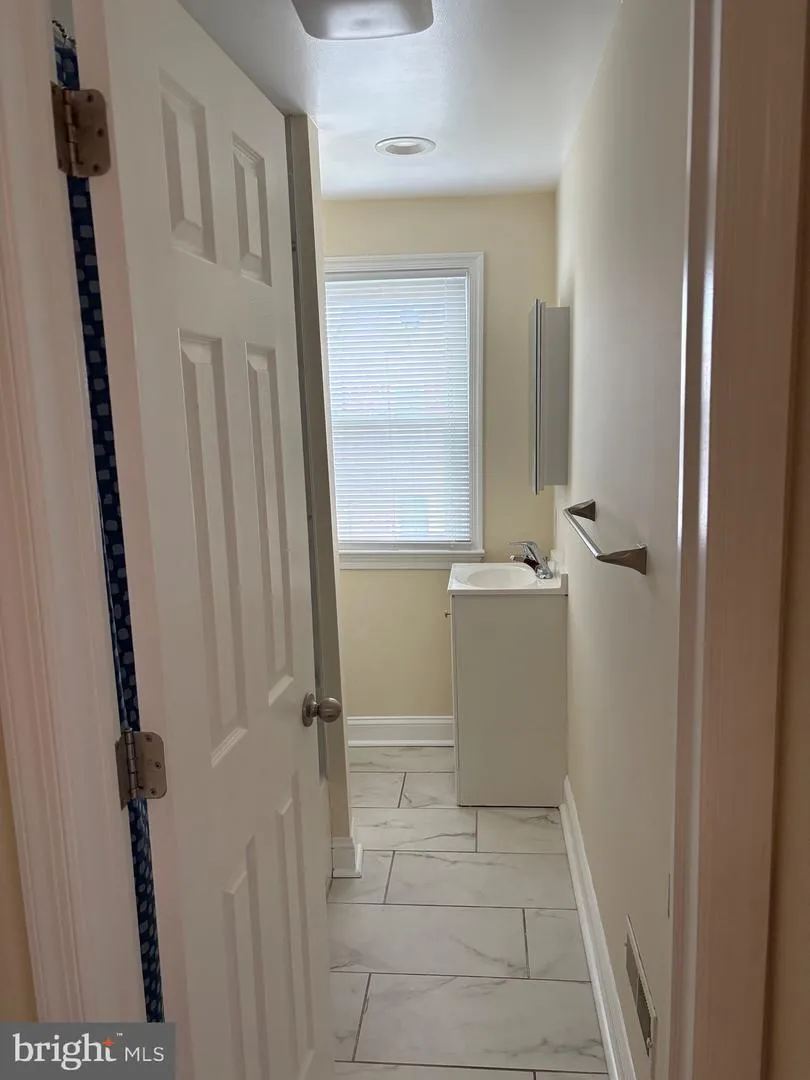 7151 AKRON STREET Philadelphia, PA 19149