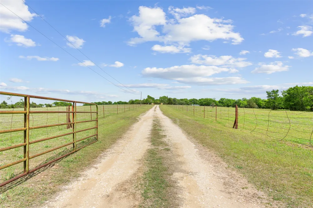 1277 HCR 4251 Hillsboro, TX 76645