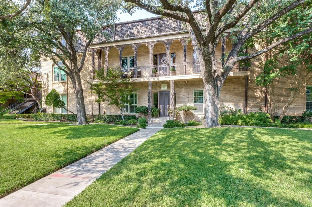 4312 Bellaire Drive S #204 Fort Worth, TX 76109