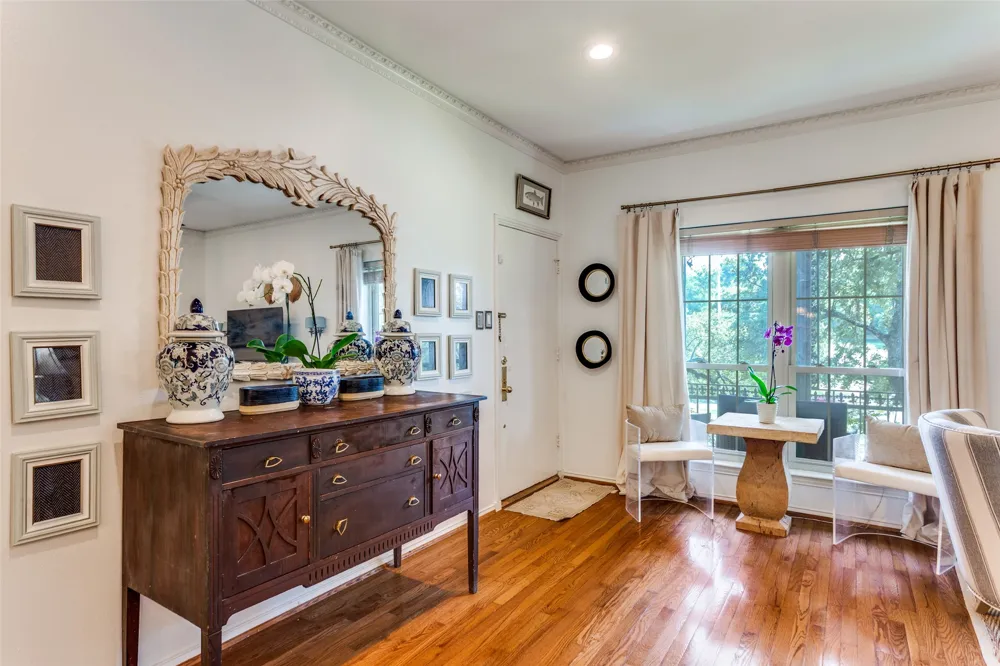4312 Bellaire Drive S #204 Fort Worth, TX 76109