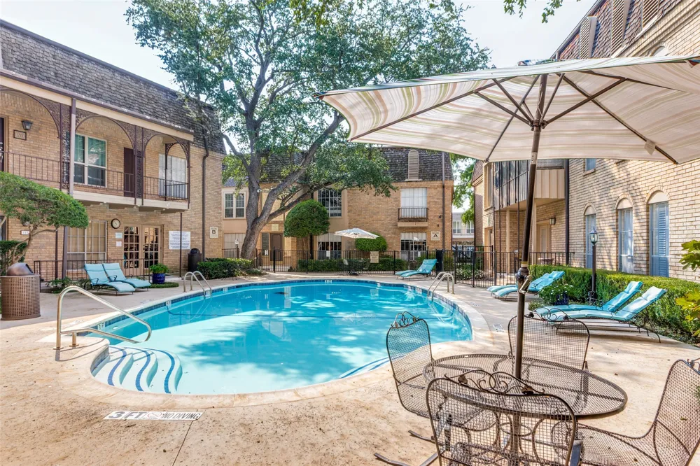 4312 Bellaire Drive S #204 Fort Worth, TX 76109