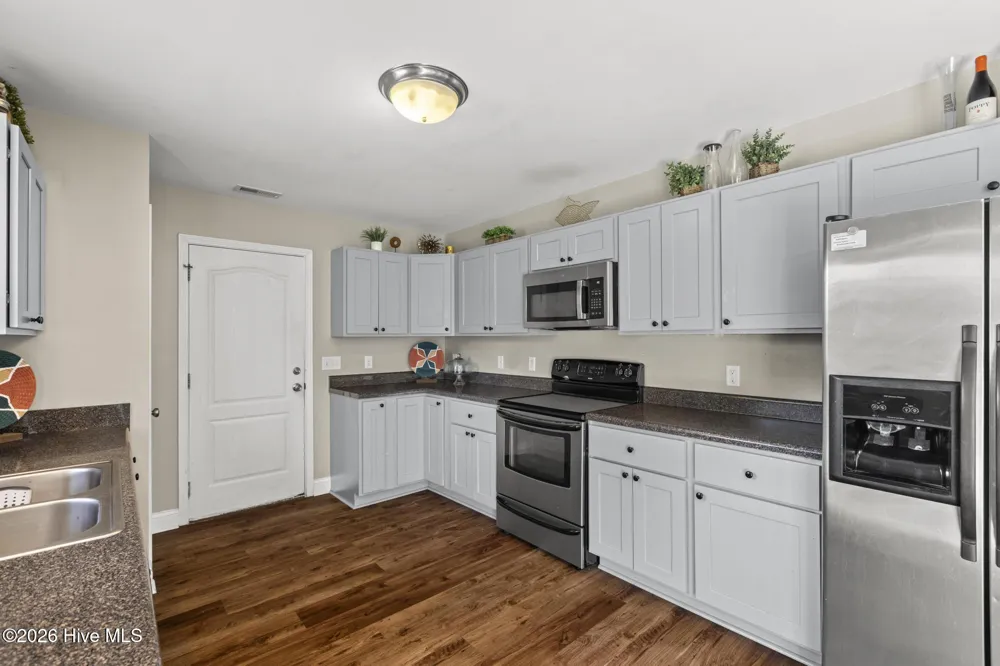 208 Gelynda Court Holly Ridge, NC 28445