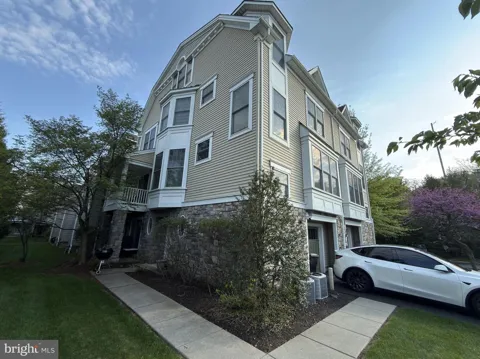 211 HOLLAND AVENUE