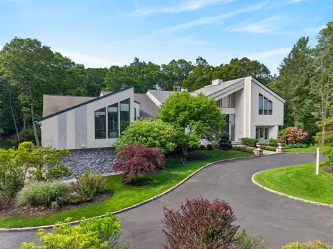 80 Tall Oak Crescent