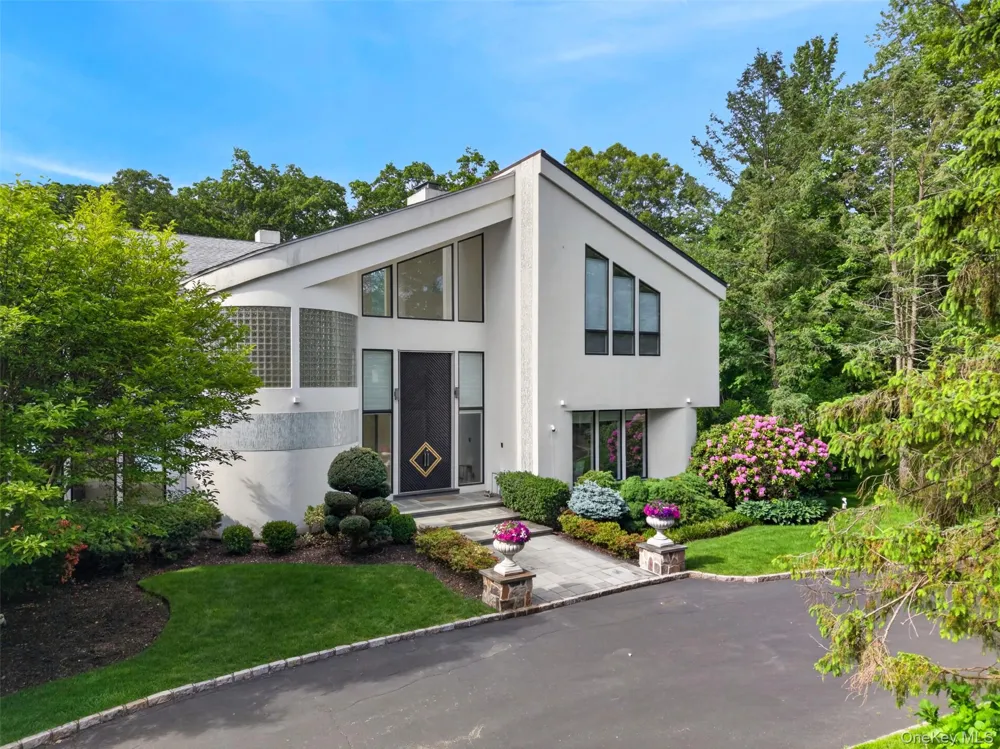 80 Tall Oak Crescent Syosset, NY 11791